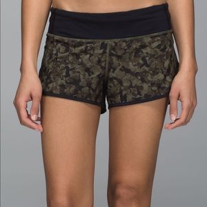 Lululemon Speed Up Shorts 2.5" in Mystic Jungle